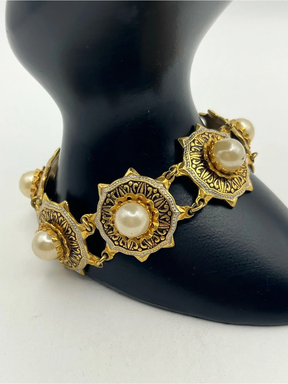 Damascene black enamel gold tone design faux pearl flower star bracelet vintage